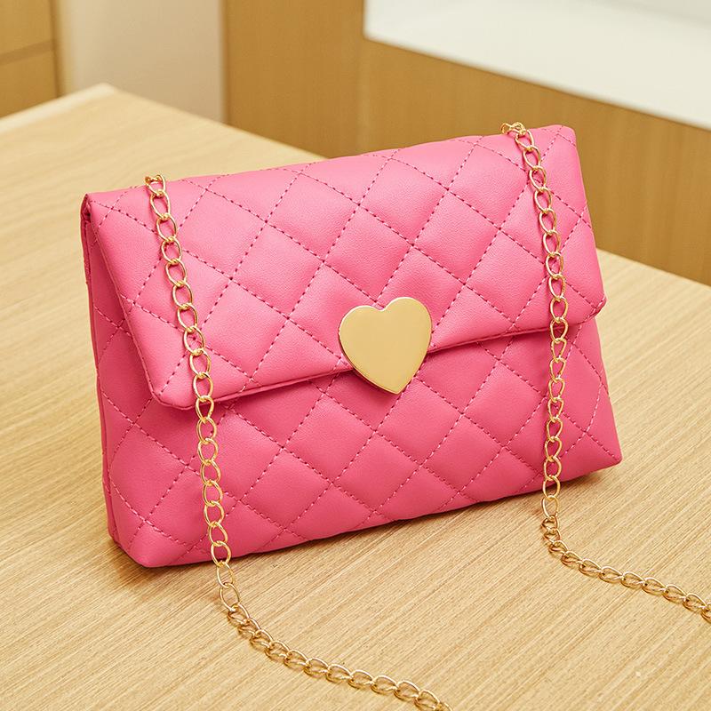 

Маленькая стеганая сумка через плечо на цепочке розы красного