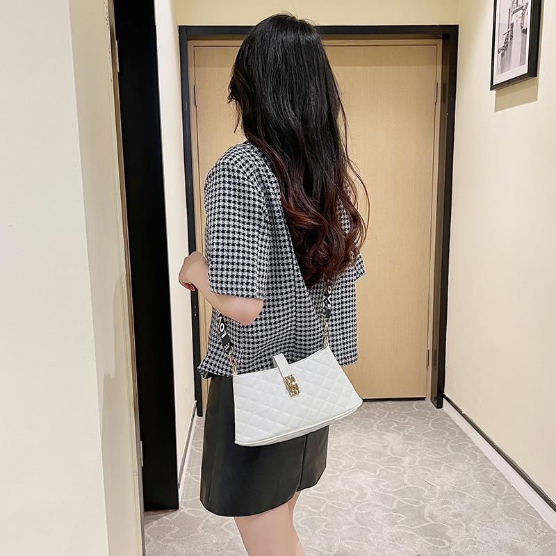 Embroidered rhombus buckle shoulder messenger women's bag, a new versatile light luxury Kelly bag