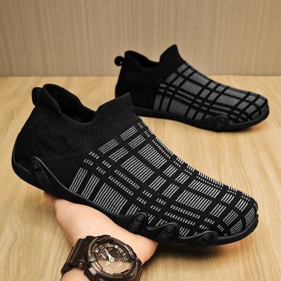 Fashion Breathable Men Casual Shoes Lightweight Outdoor Male Walking Shoes Anti-slip Knitted Men Sneakers Slip On Flats Vulcanized Shoes