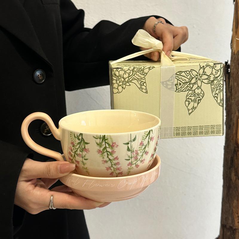 High-value Large-capacity Coffee Cup Ceramic Water Cup with Lid Home Breakfast Milk Cup Gift Girls' Souvenir