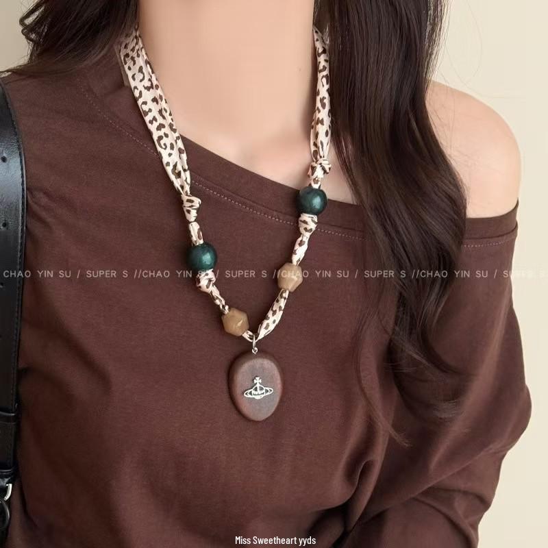 Meillard Damen Leopardenmuster Seidenschal Halskette mit Stoffblume und einzigartigem Kordelzug-Design