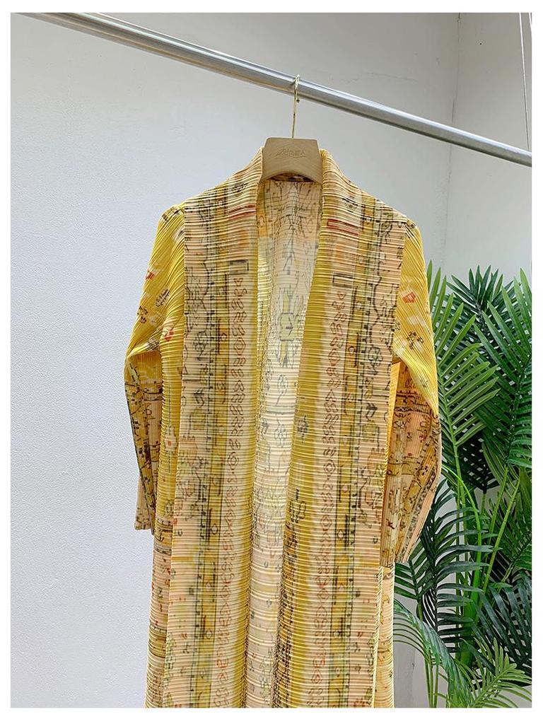 2024 Autumn Women's Arabic Print Pleated Cape Jacket