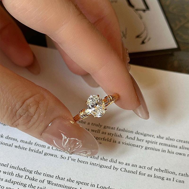 Simple Casual Style Oval Zircon Rings for women Light Luxury high-fashion Ring Party Wedding Popular fine