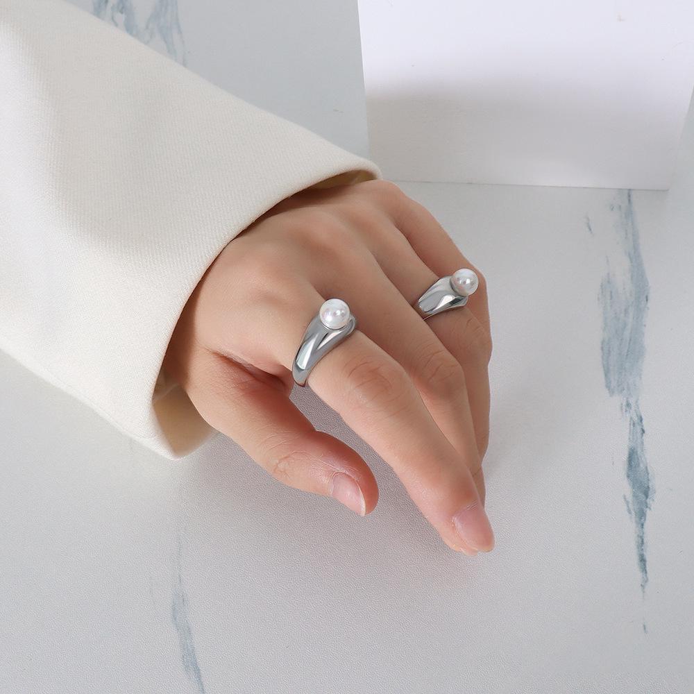 French Luxury Imitation Pearl and 18K Gold Plated Titanium Steel Ring for Women Size 7