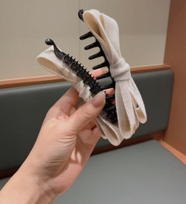 Korean Style Gold Logo Knit Bow Banana Clip - 2026 New High Ponytail Claw Clip, Twist Hair Clamp for Back of Head, Cute Hair Accessory for Women