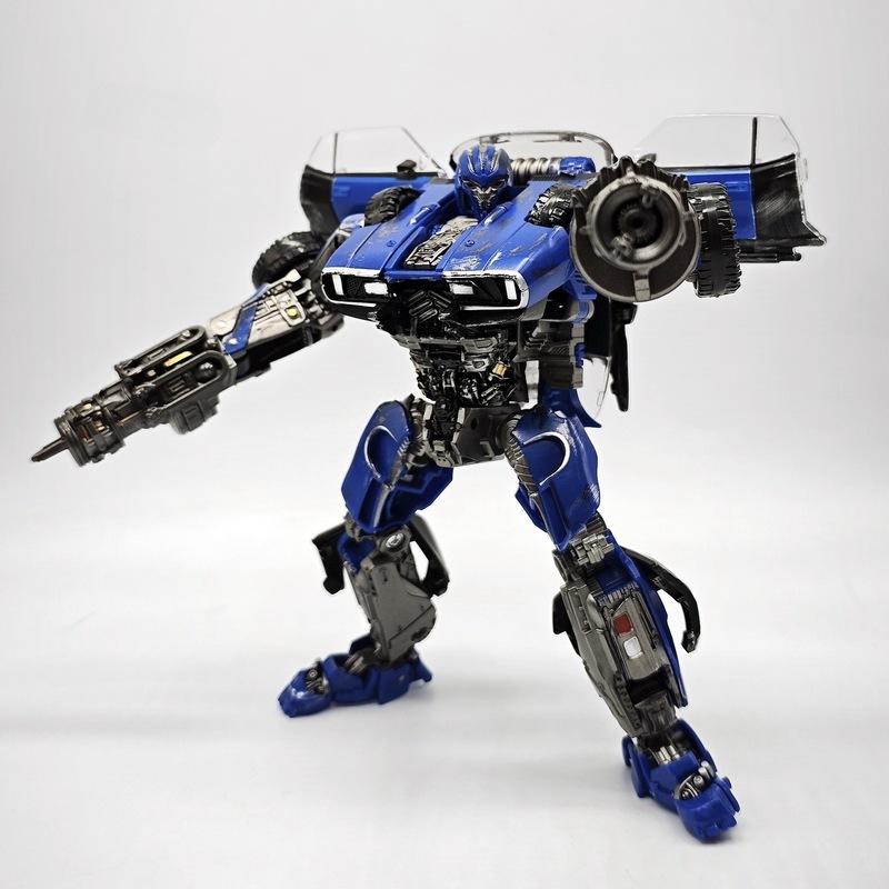 New Baiwei TW1033 Flipshot Blue Warrior Transformable Toys 2 in 1 Car to Robot plastic model Collect ornaments Boy Surprise Lovely Gift