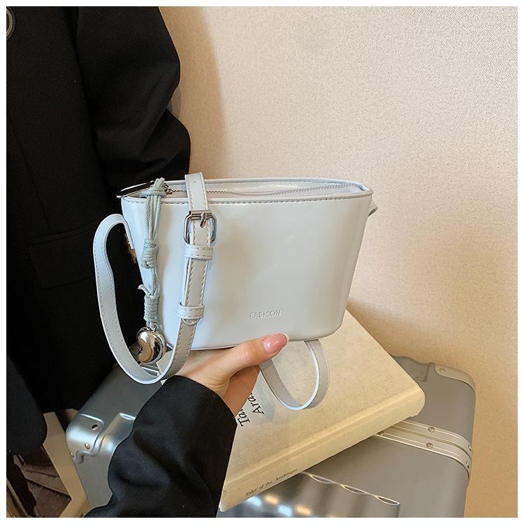 Fashion Bucket Bag Women's 2025 Korean Version Spring and Summer New Simple Casual Shoulder Bag High-end Texture Trendy Oblique Span Women's Bag