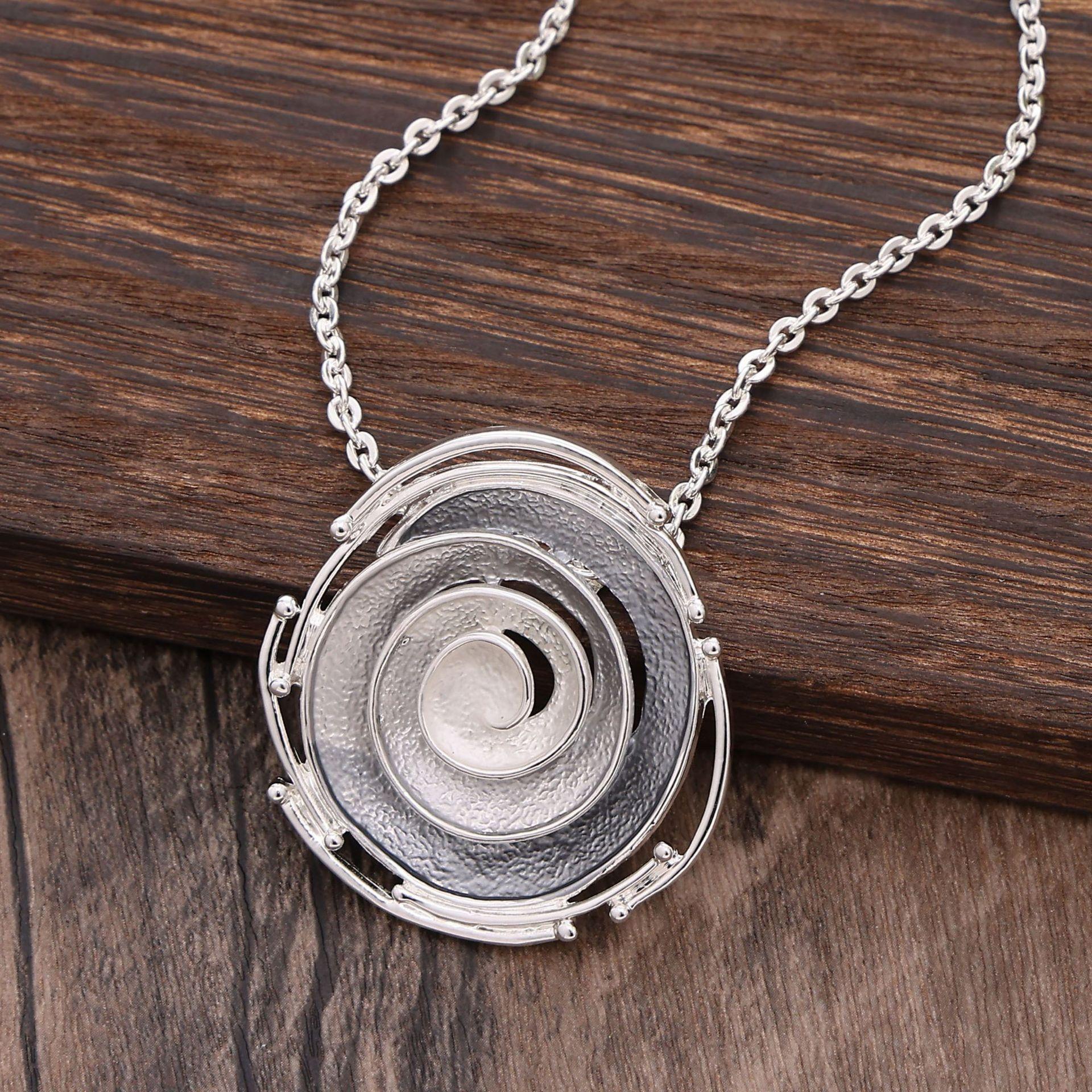 

Новая роза, полый геометрический кулон, красочный масляный цветок, женское универсальное ожерелье из сплава