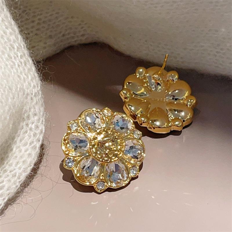 Flower Stud Earrings Light Luxury High Sense Exquisite Earrings Fashion Retro Design Sense Niche Earrings