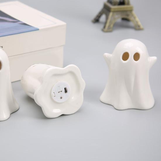 Keramická svítící dekorace duch Malá bílá figurka ducha LED Halloweenský duch Stolní ozdoba pro vnitřní domácí dekoraci