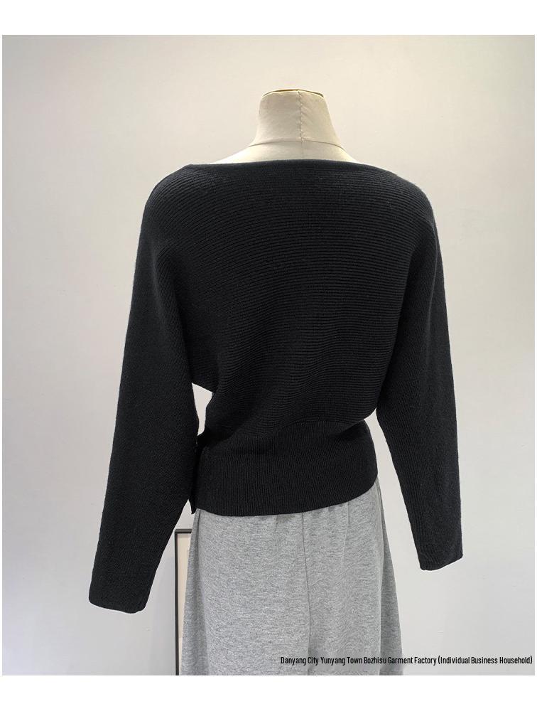 One-Shoulder Knit Base Shirt: Women's Korean Style Autumn/Winter Fashionable Versatile Off-Shoulder Sweater.
