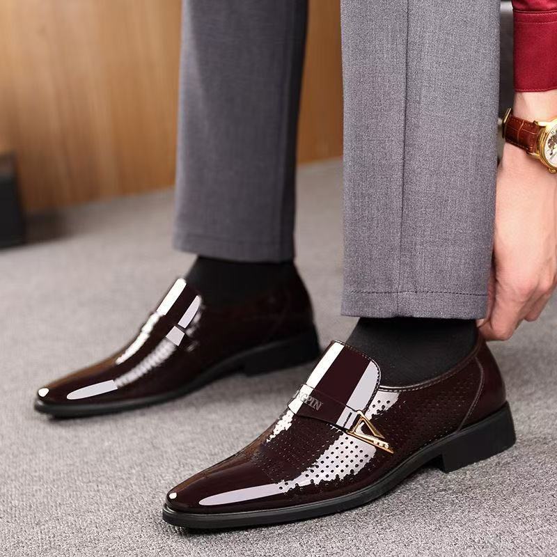 Nowe biznesowe buty skórzane męskie casualowe ślubne dla pana młodego brytyjskie podwyższające latem oddychające młodzieżowe szpiczaste buty męskie