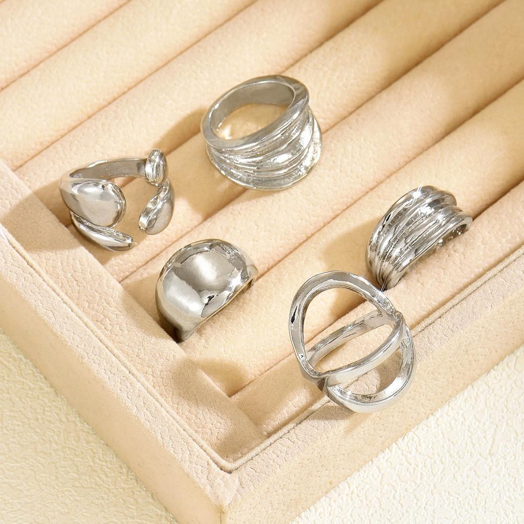 Modern Retro Metal Ring Stack For Women Featuring Geometric Lines For Daily Wear