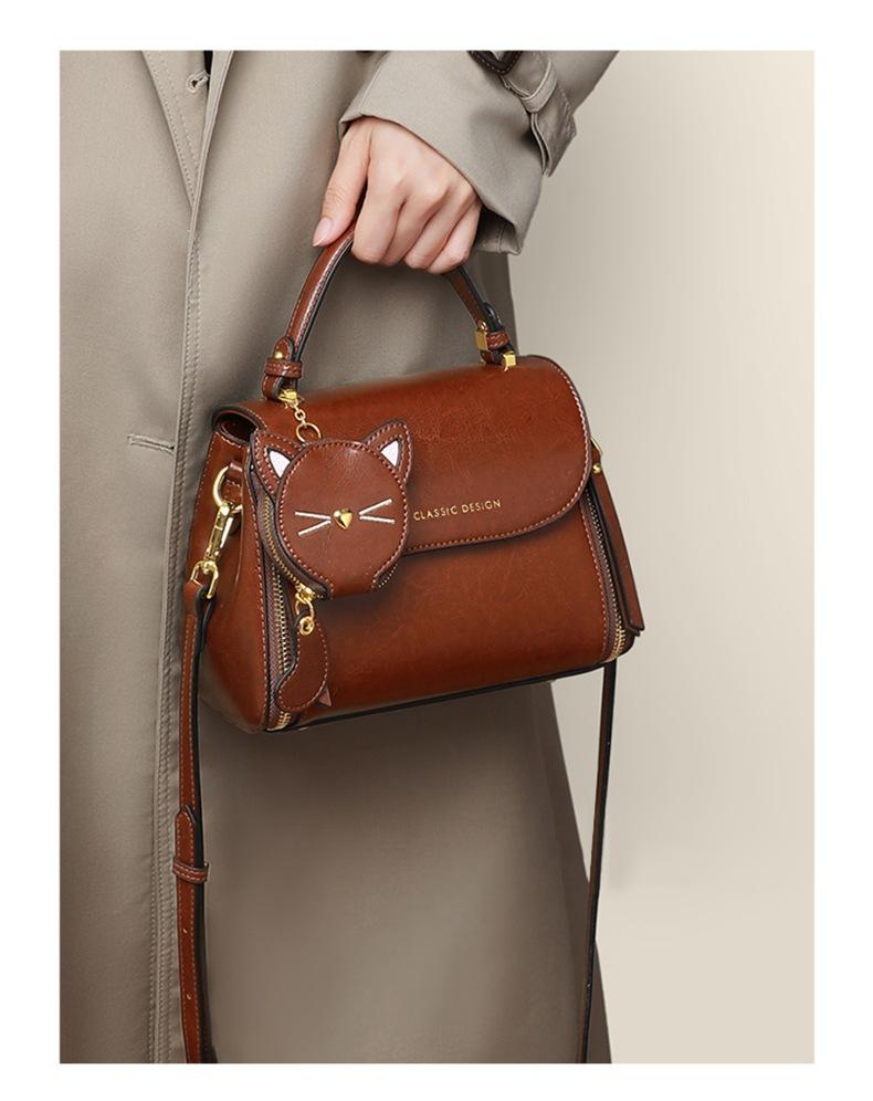 

Сумка 2025 новая кожаная женская сумка маленькая сумка универсальная высококачественная легкая роскошная сумка-мессенджер через плечо