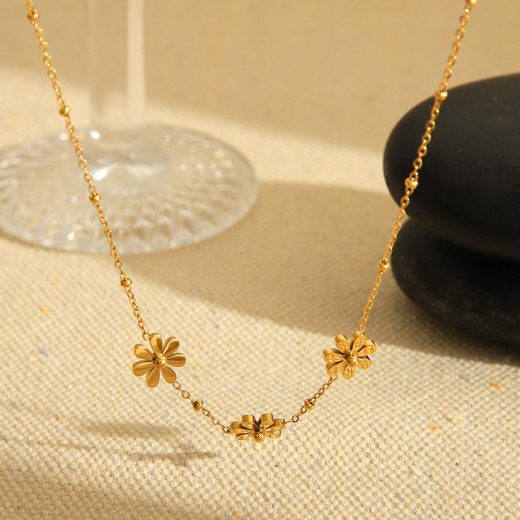 Kleine Gänseblümchen Sonnenblumen Anhänger Halskette Für Frauen Titanstahl Schlüsselbein Kette Anlaufbeständiger Schmuck