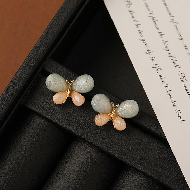 Silver Needle Crystal Butterfly Tassel Earrings with Pearls - Elegant, Nature-Inspired Jewelry for Women.