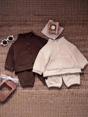 Conjunto de Invierno Elegante de Dos Piezas para Niños: Ropa exterior casual engrosada con terciopelo plus, Ropa infantil de moda