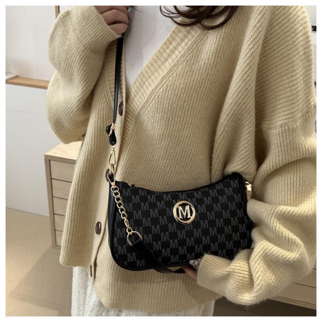 Women's Retro Gold Chain Crossbody Bag - Shoulder Bag, Fashionable Handbag with Metal Elements, Elegant Handbag for Daily Use, Crossbody Bag