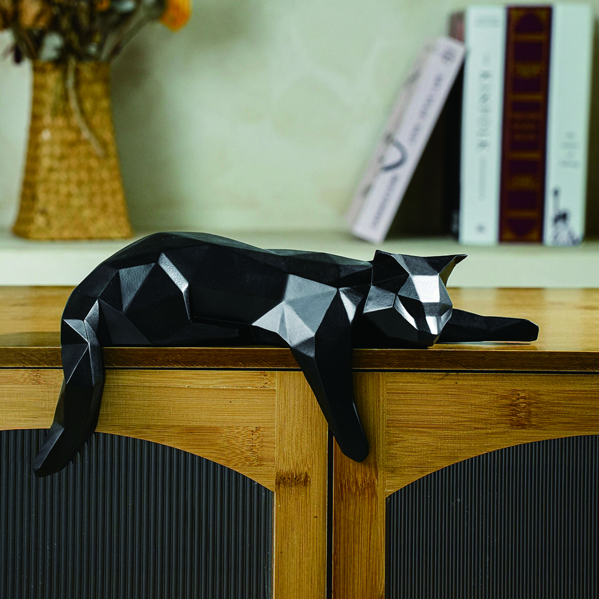 

Статуя белого черного кота - геометрическая современная статуэтка для декора комнаты, скульптура для домашнего офиса, как декор стола, полки, лежащего кота