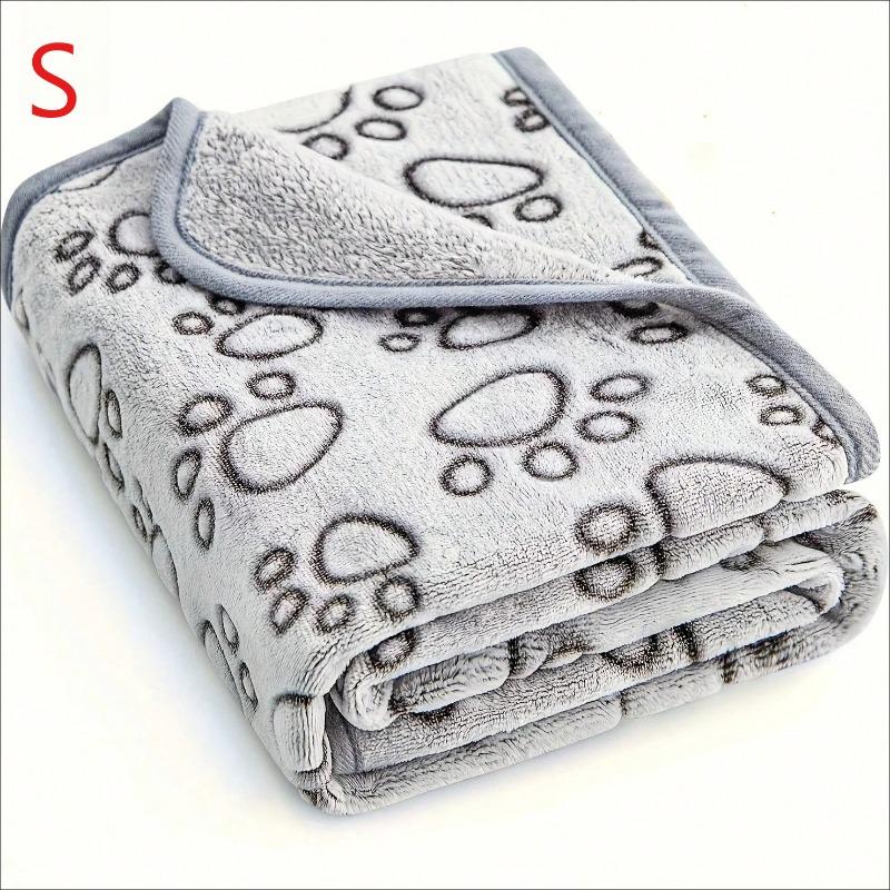 

Coral Fleece Pet Blanket with Paw Print Design - Indoor/Outdoor Use for Small/Medium/Large Cats & Dogs, Ultra-Soft Warm Throw