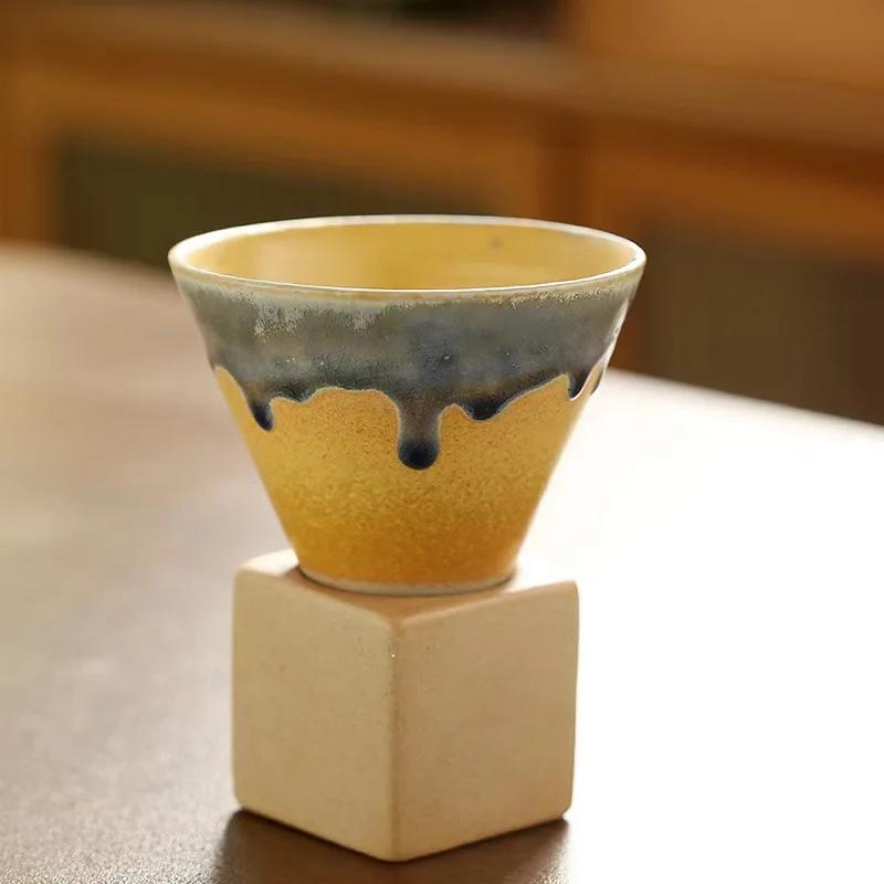 Vintage Keramiktasse Dreieckige Kegelform Keramik Tee Kaffeetasse Latte Pull Blume Porzellantasse Keramiktasse für Zuhause Büro
