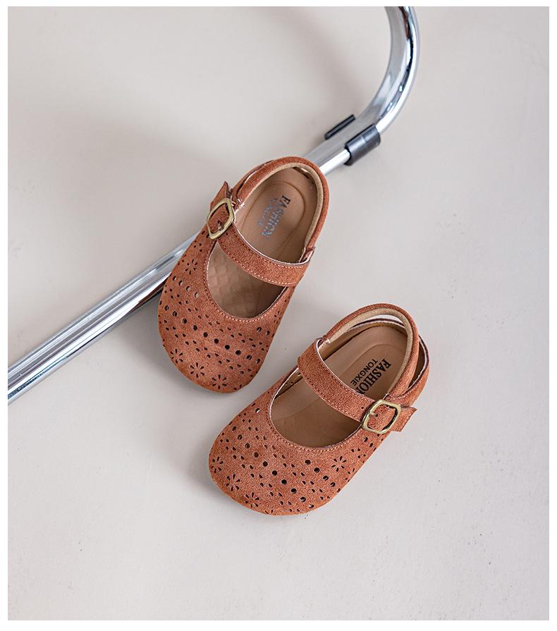Girls' Breathable Princess Shoes - Soft-Soled, Closed-Toe, Hollow Design, Spring 2026 Edition.