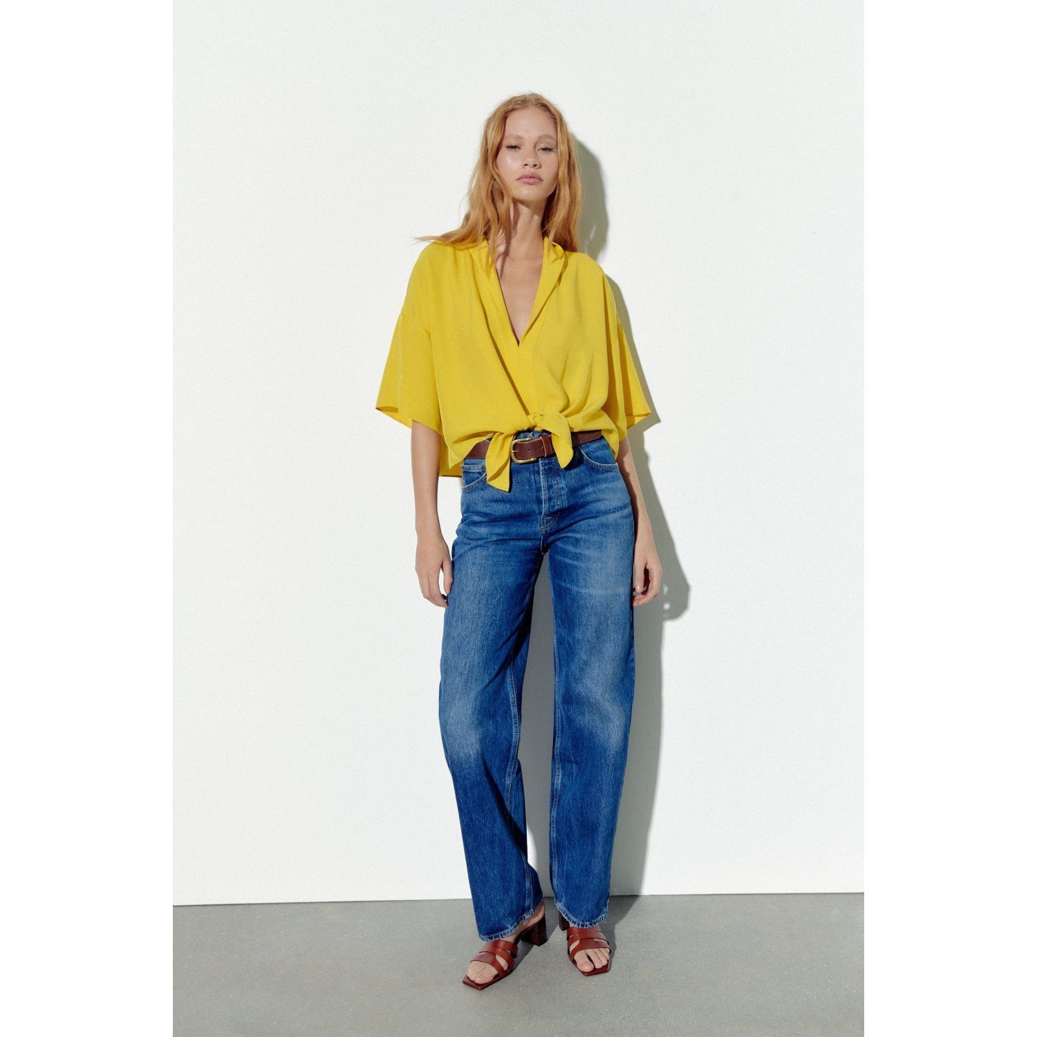 

SHORT BLOUSE WITH KNOT