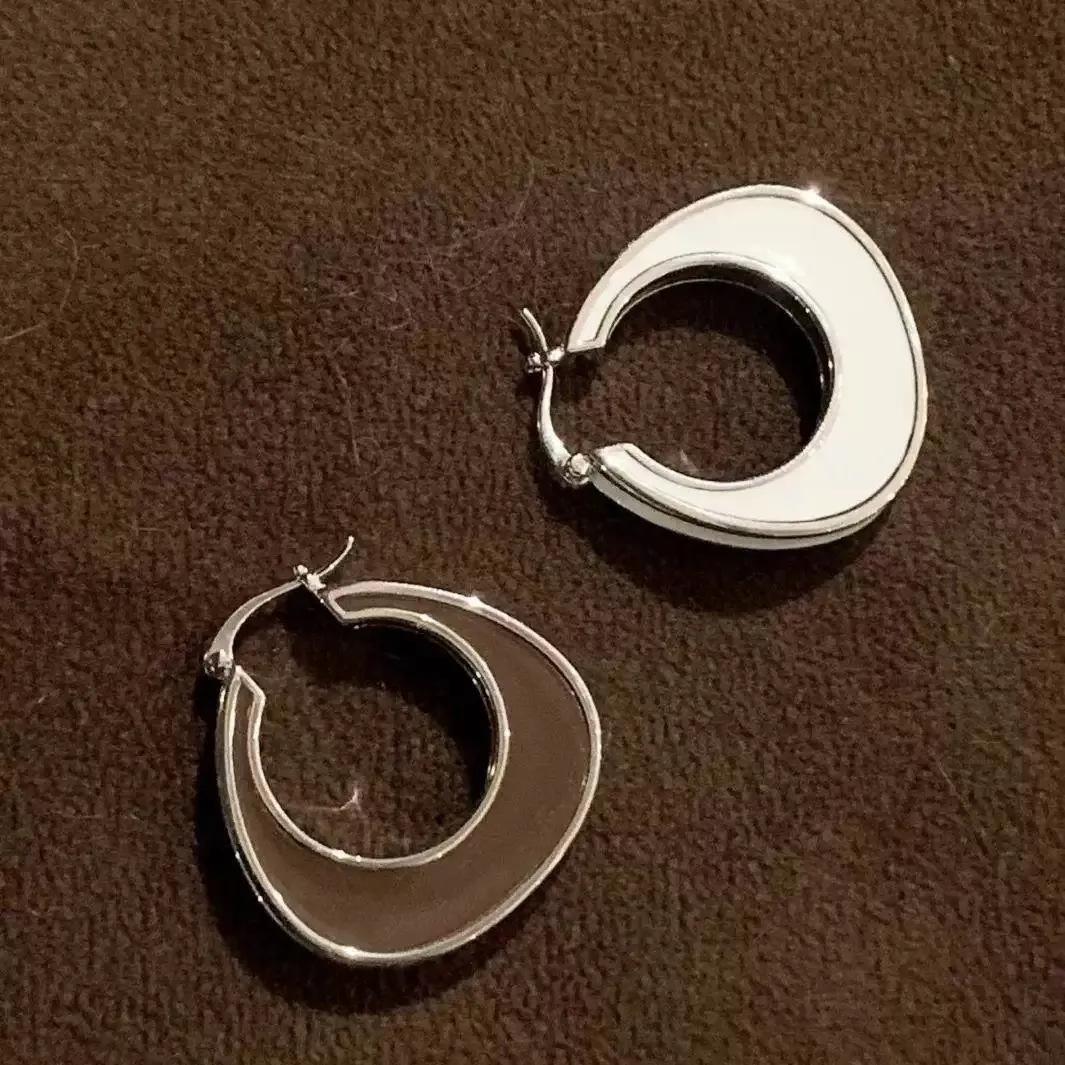 

Двусторонние эмалированные серьги-гвоздики Allu Family - Стиль Melaard, Нишевый дизайн, Универсальное ювелирное изделие высокого класса