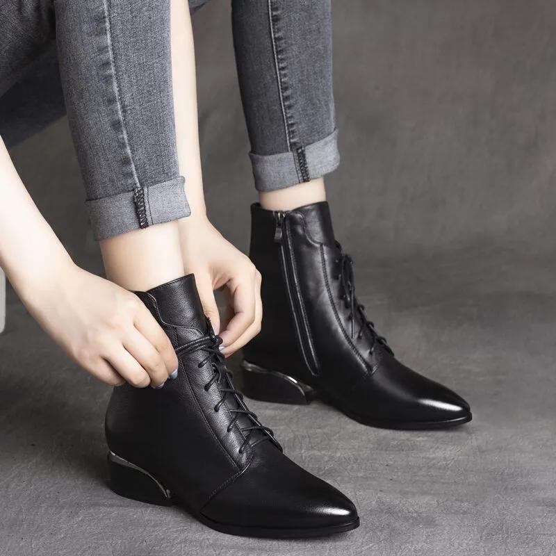 Fashion Large Short Boots for Women 2024 Autumn/Winter New Korean Edition Fashion Pointed Metal Coarse Heel Fashion Women's Boots