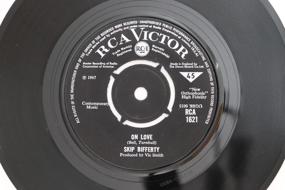 

7-дюймовая пластинка SKIP BIFFERTY - On Love RCA1621 RCA Victor 1967 UK Рок Б/У