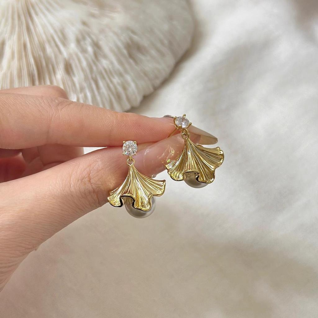 Fan-Shaped Ginkgo Leaf Tassel Pearl Earrings for Women - Fresh & Luxurious Winter Fashion 2025-2026.