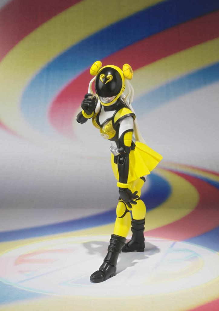 TAMASHII NATIONS Akiba Yellow Ita S.H.Figuarts (Season Ver.)