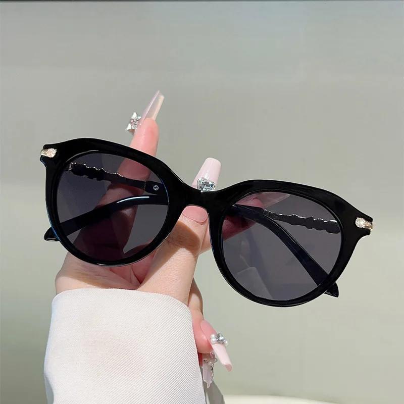 Fashion Vintage Cat Eye Diamond Sunglasses Women For Men Luxury Brand Designer Punk Shades Elegant Lady Rivet Sun Glasses Uv400