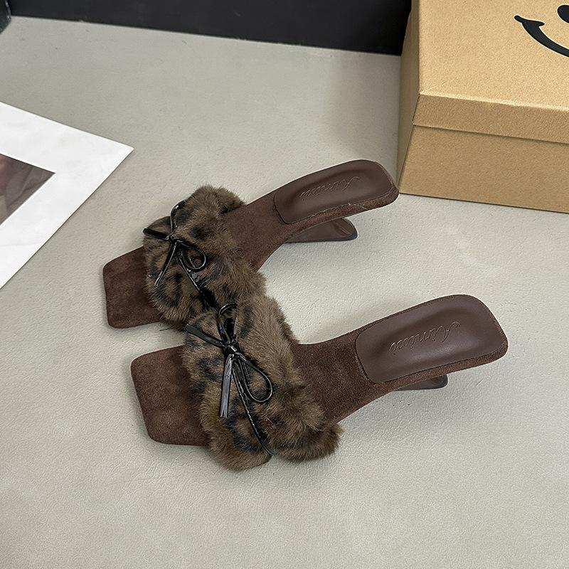 

Square head temperament slope heel one word fluffy slippers women wear autumn fashion retro casual high heel Muse slippers tide 40