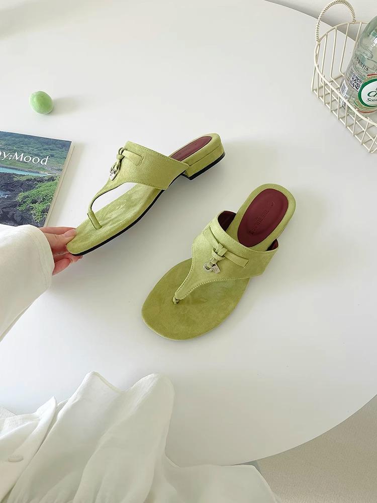 

French toe flat bottom flip-flops women s outer wear 2025 new fashion small fragrant style fringed foot cold slippers 40 зелёный