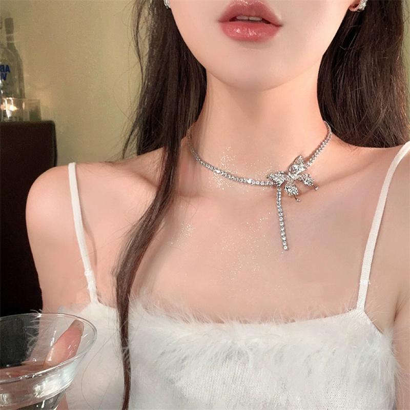 Elegant Statement Shiny Butterfly Pendant Necklace Rhinestone Chain for Women Bling Chain Crystal Choker Necklace Party Jewelry