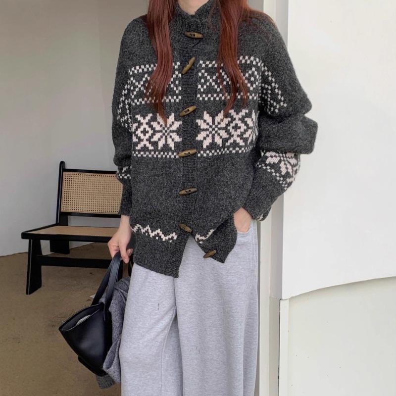 Vintage Fair Island loose and lazy knitted cardigan women's autumn and winter new semi-turtleneck horn button sweater jacket