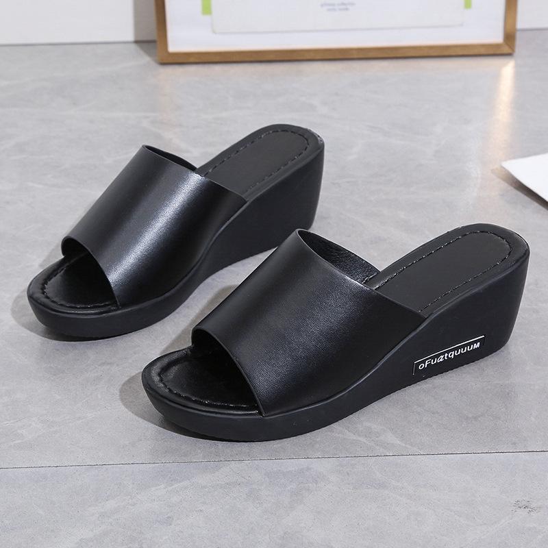 2025 summer Korean version of the new European and American slope heel fish mouth thick bottom muffin one word PU leather cool slippers high heel slip