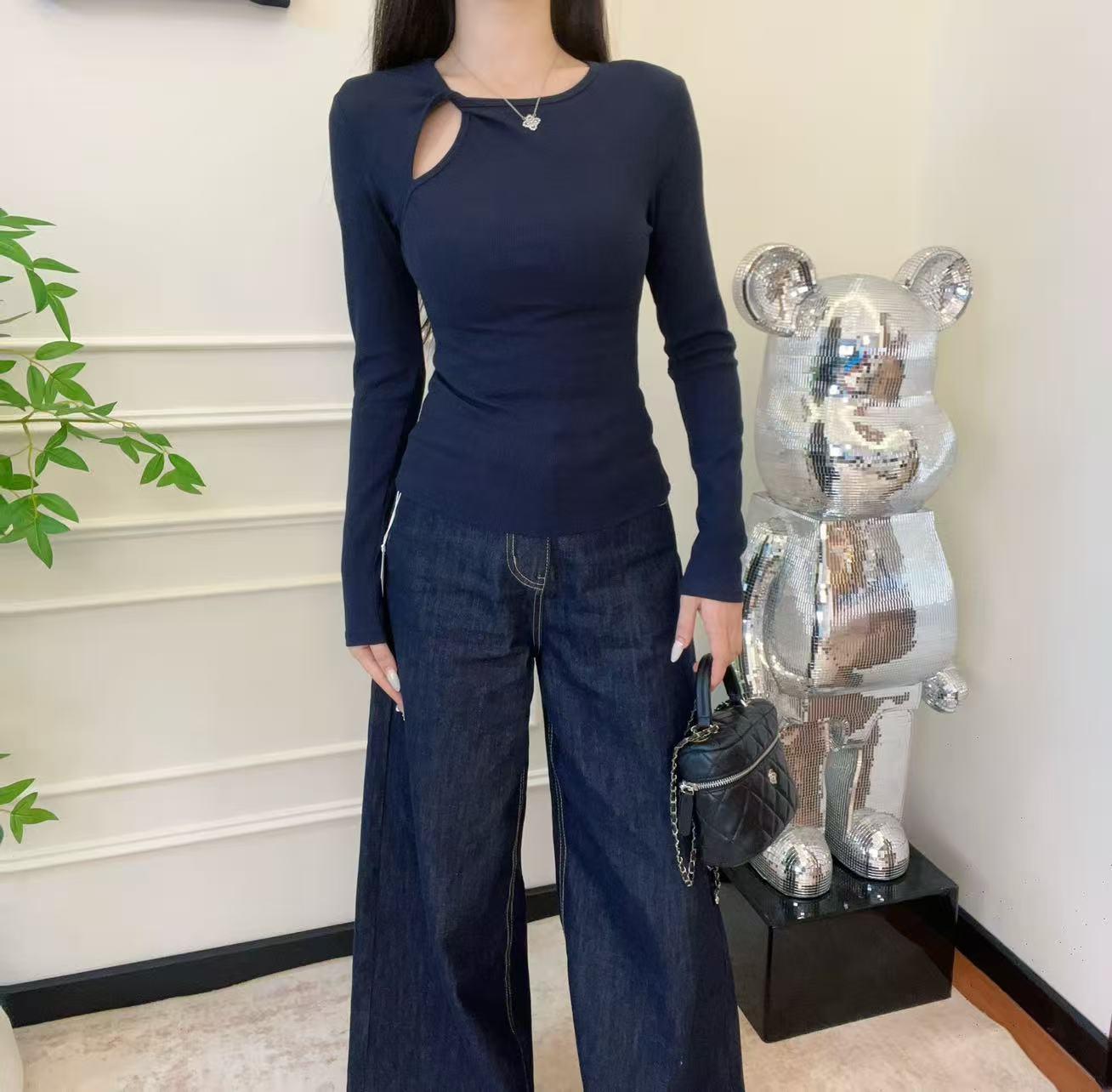 

Женская белая облегающая футболка с длинным рукавом и спущенной линией плеча, стройнящая, базовая - Коллекция Ранняя весна 2025 M [Recommended 95-110 lbs] темно-синий