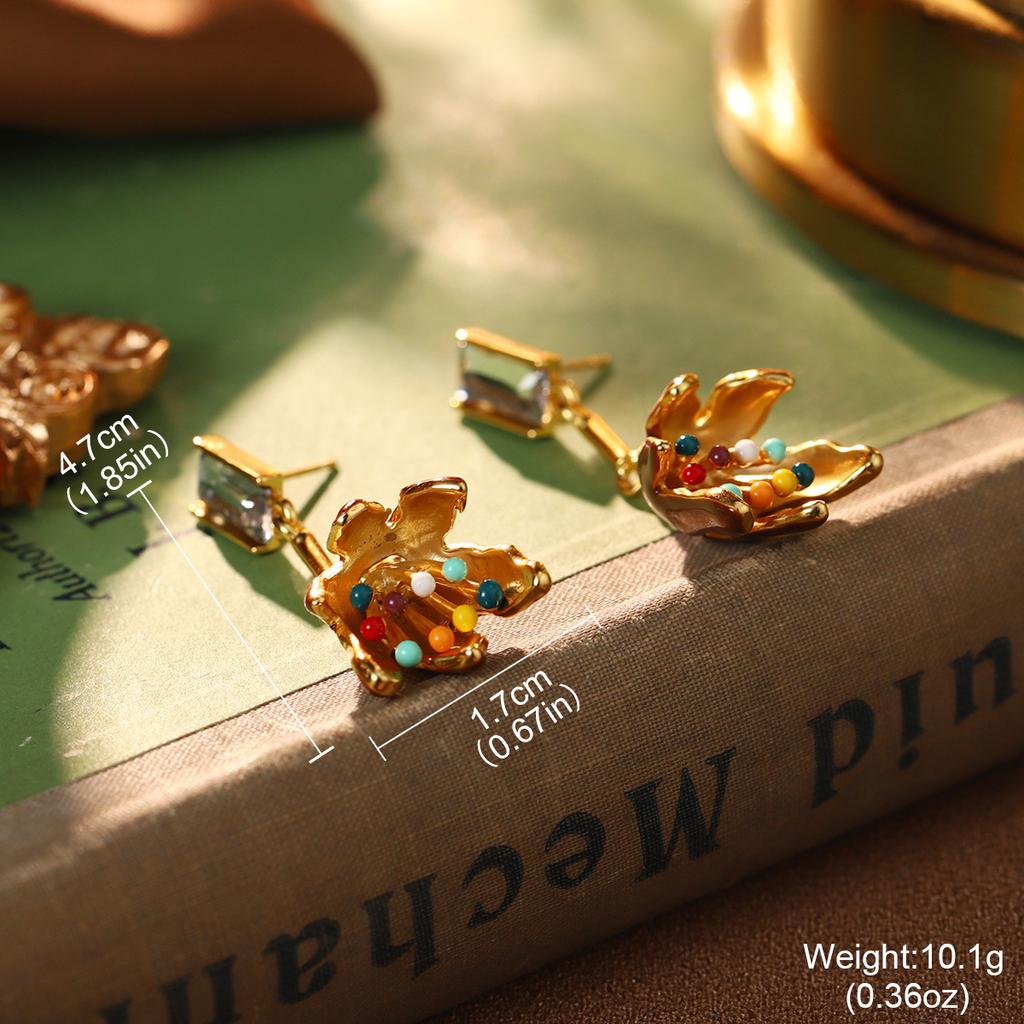 French red flower Hong Kong style earrings, silver needle high-end retro temperament earrings, pearl personalized color retention, niche earrings