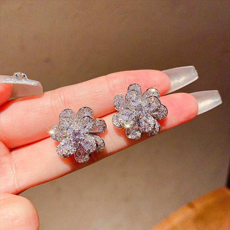 

Изысканные серьги-пусеты с трехмерным цветком из циркона, дизайн для особых случаев, модные, изящные, универсальные, ювелирные украшения для ушей Silver A- 85