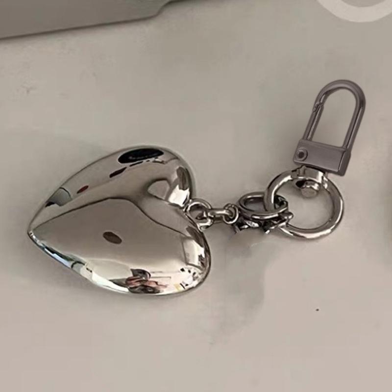Exquisite Heart Keychain Big Hearts Women Bag Pendant Alloy Material Keyrings Perfect for Car Key Backpack Decoration