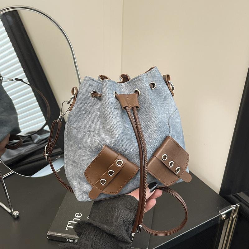Autumn and Winter Popular New Fashion Personalized Spice Girl Wind Bucket Bag Women's High Sense Niche Commuter Messenger Bag