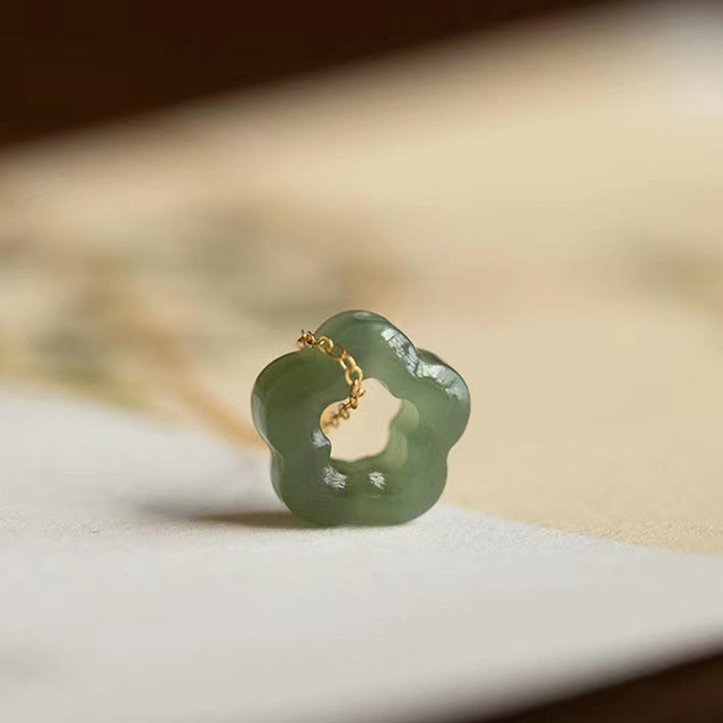 Natural Jade Necklace Hollow Carved Flower Shaped Pendant Necklace Dainty Choker Fashion Charm Necklace Chinese Jewelry