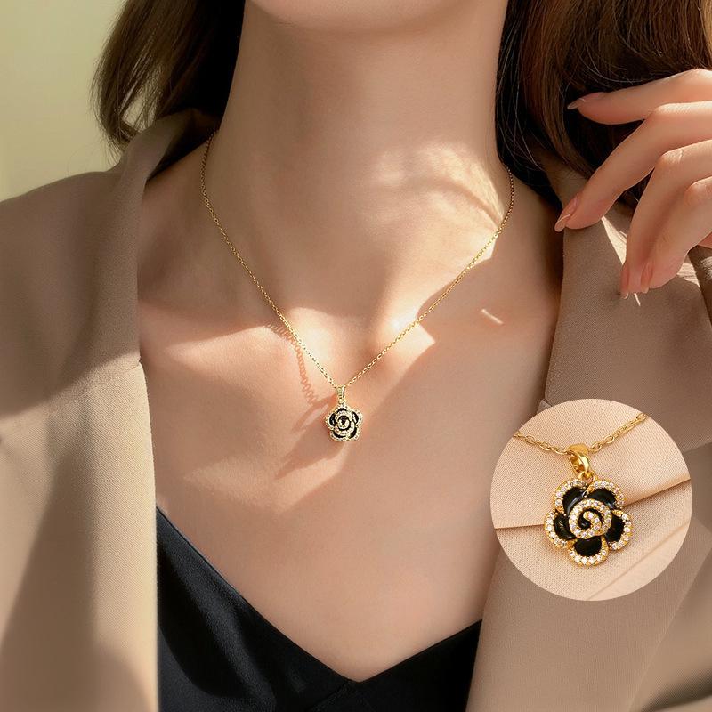 

Elegant Camellia Titanium Steel Necklace: Versatile Influencer Style Clavicle Chain for Women
