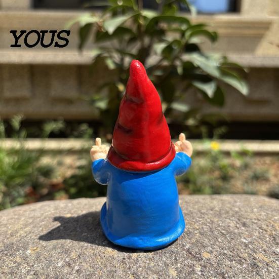Eco-friendly Resin Decorations Middle Finger Gnome Statue, Naughty Garden Ornament, Waterproof Textured Statues Sun-Resistant for Indoor And