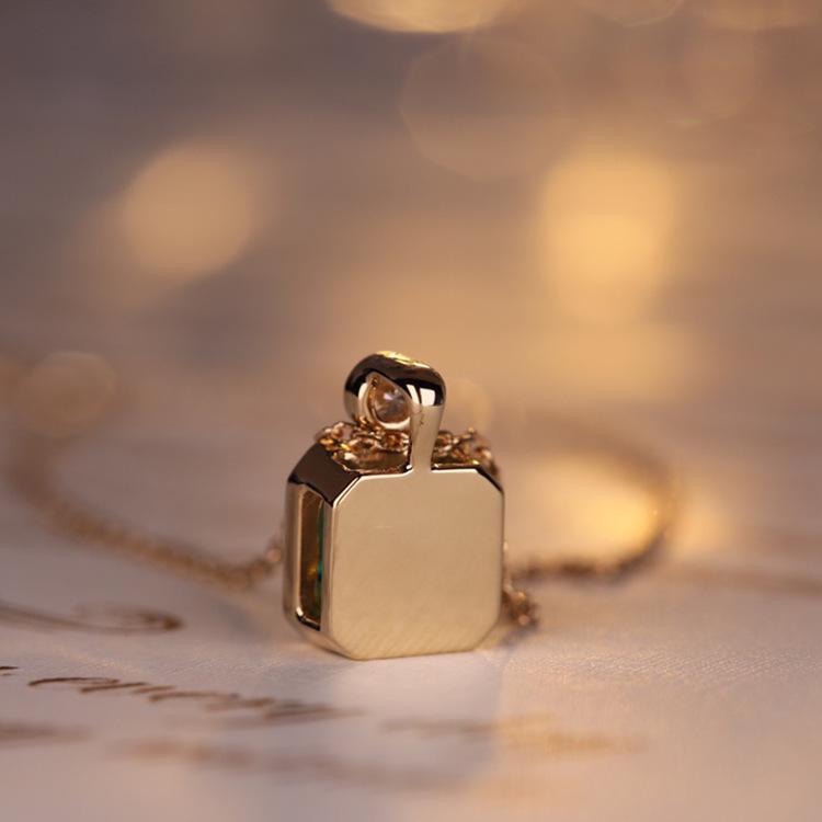 S925 Sterling Silver Gold-Plated Square Emerald Pendant Clavicle Chain - Stylish and Versatile
