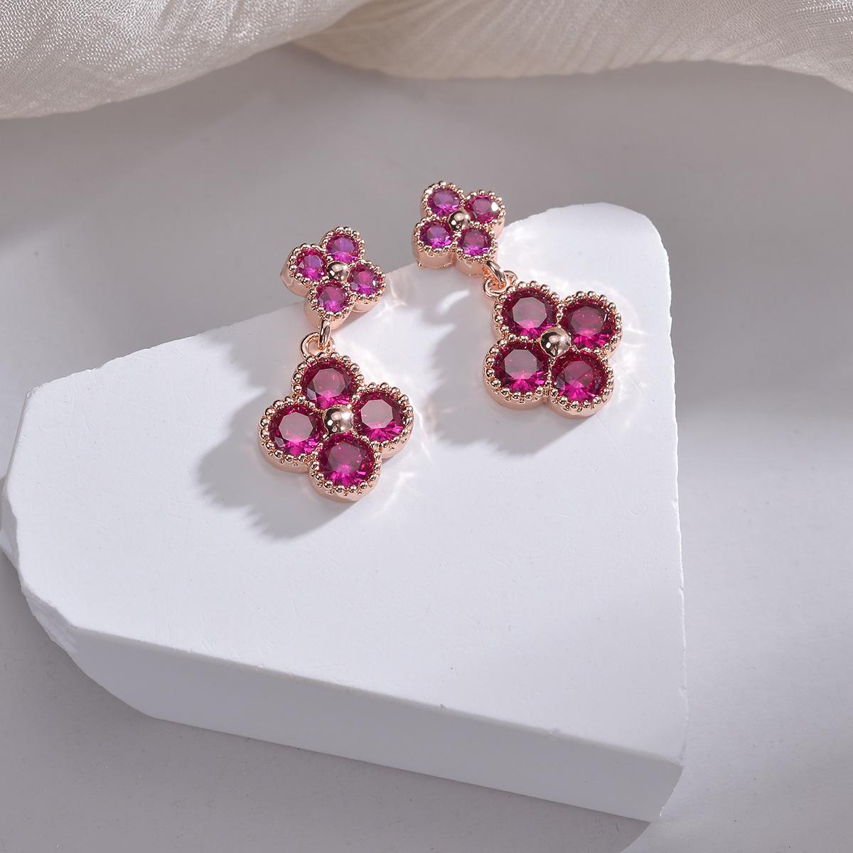 

Серьги с четырьмя листами клевера, синтетические рубиново-зеленые нано-соломенные серьги с цирконием, модные женские серьги красный