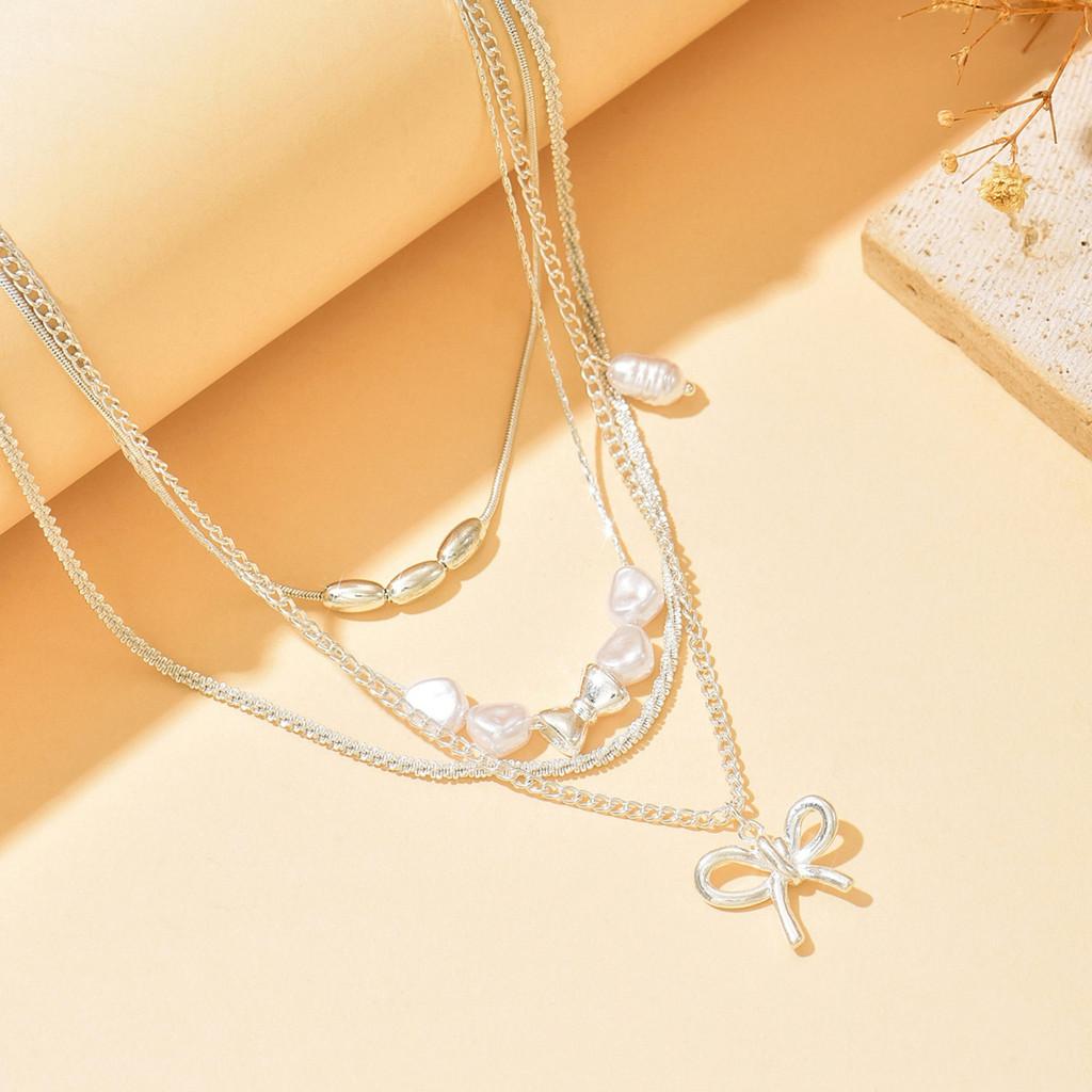 Fjärilsrosett Flerlagershalsband med Falska Pärlor och Galvaniserad Kedja för Kvinnor
