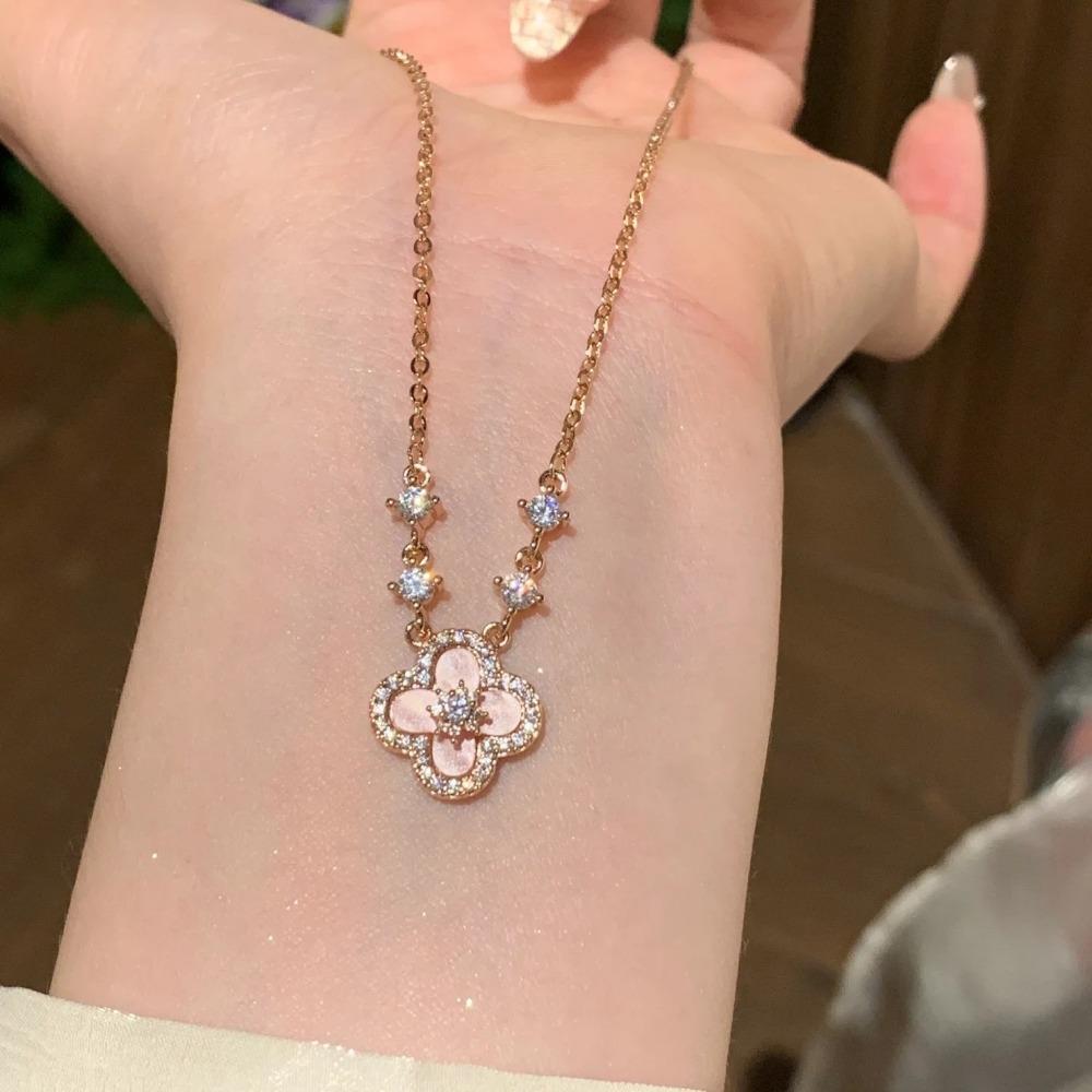 

Four-leaf Clover Necklace for Women Fashionable and Luxurious Design Collarbone Chain Trendy and Sophisticated Neck Chain